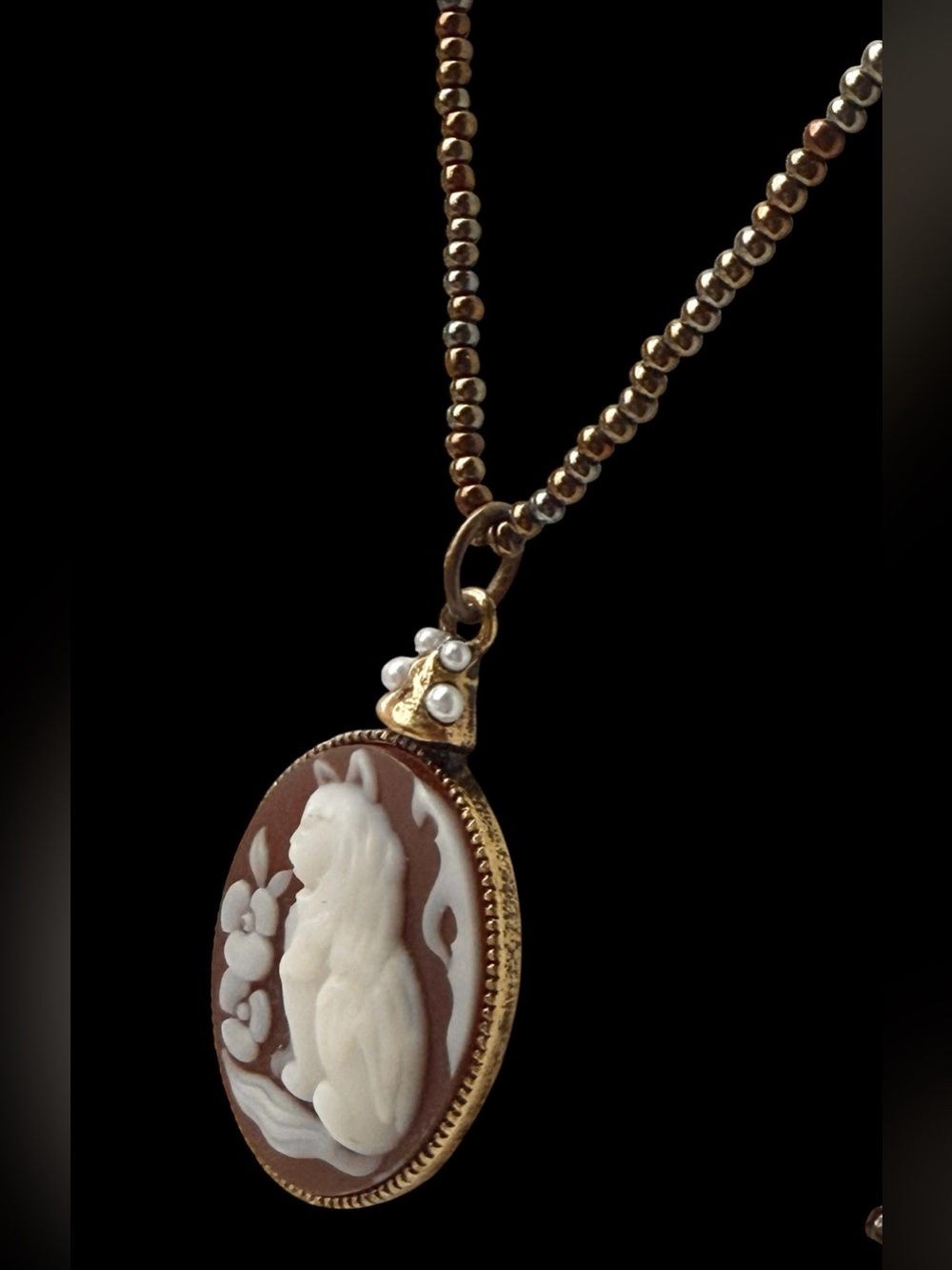 Vintage-Style Cat Cameo Pendant w/ “Druk” Beaded Necklace - Picture 5 of 11